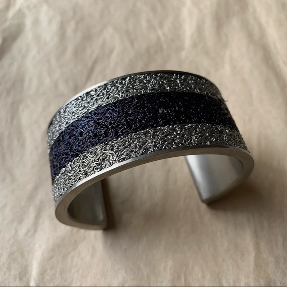 Barraca Titanium Cuff Bracelet - Picture 4 of 5